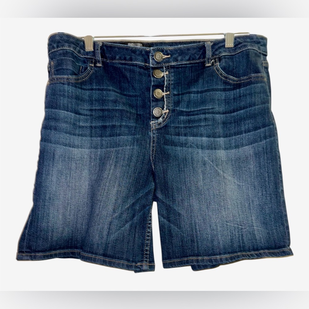 Simply Vera Vera Wang Blue Denim Button Fly Shorts with Tan Stitching💕